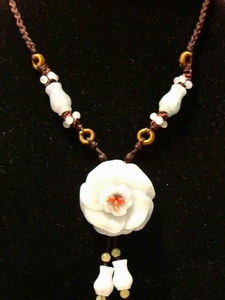 Collier jade fleur