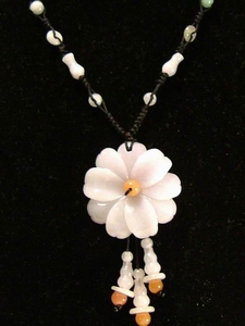 Collier jade fleur