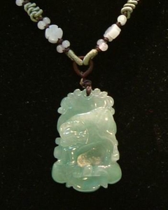 Collier jade signe chinois boeuf