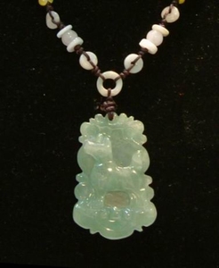 Collier jade signe chinois chien