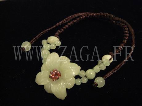 Bracelet jade fleur carr&eacute;e