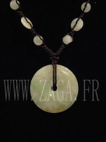 Collier jade m&eacute;daillon de protection