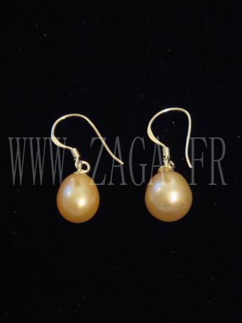 Boucles d`oreille perles de culture pendantes roses