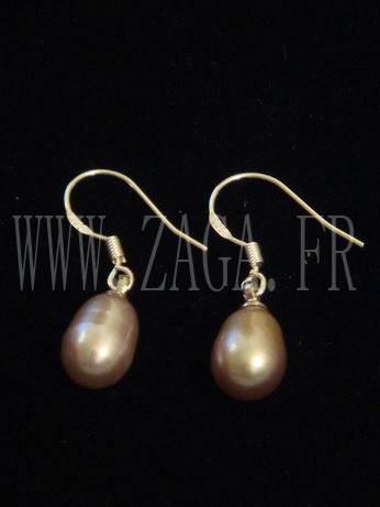 Boucles d`oreille perles de culture pendantes roses