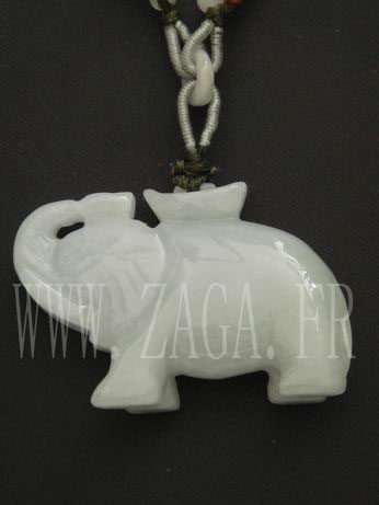 Collier jade &eacute;l&eacute;phant