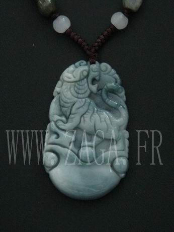 Collier jade m&eacute;daillon tigre