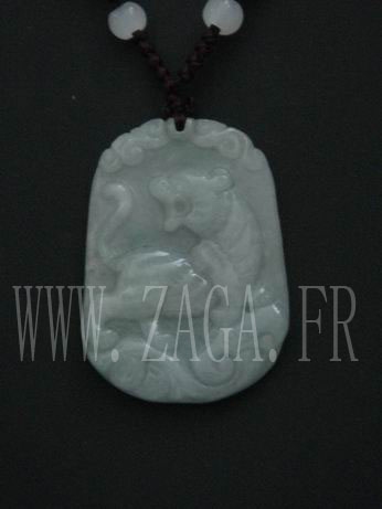 Collier jade m&eacute;daillon tigre
