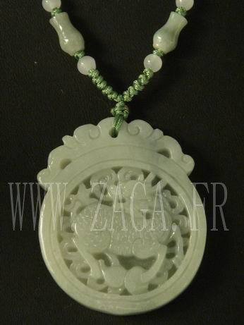 Collier jade m&eacute;daillon lion dragon