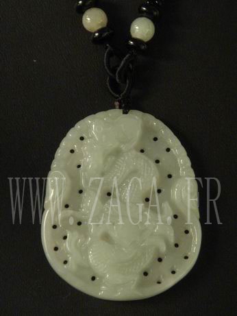 Collier jade m&eacute;daillon dragon