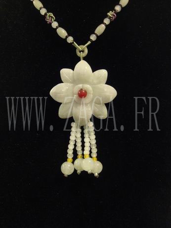 Collier jade fleur