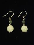 Boucles d`oreille jade boules blanches