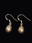Boucles d`oreille perles de culture pendantes roses