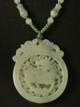 Collier jade m&eacute;daillon lion dragon
