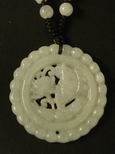 Collier jade m&eacute;daillon poisson et lotus