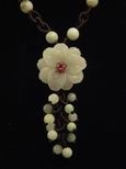 Collier jade fleur