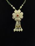 Collier jade fleur