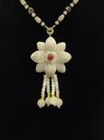 Collier jade fleur