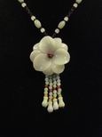 Collier jade fleur
