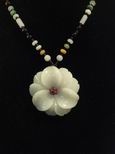 Collier jade grande fleur