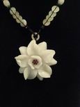 Collier jade grande fleur